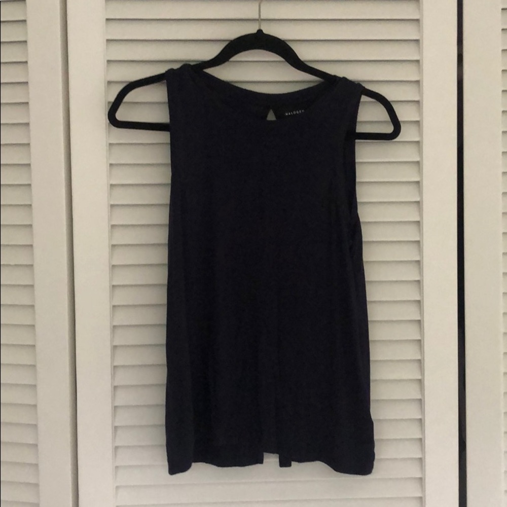 Loose fit navy tank